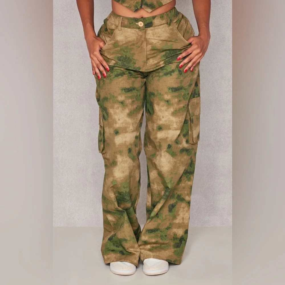 NWT PRETTY LITTLE THING SHAPE CAMO WIDE LEG PANT, SIZE 4 - Picture 5 of 11